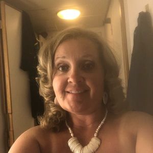 Meet your Posher, Joni